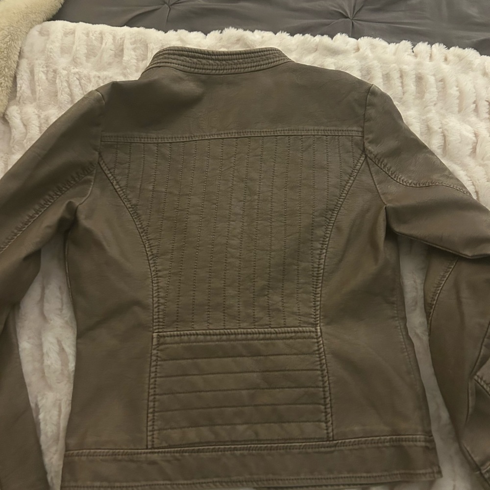 Faux leather jacket - Picture 2 of 3